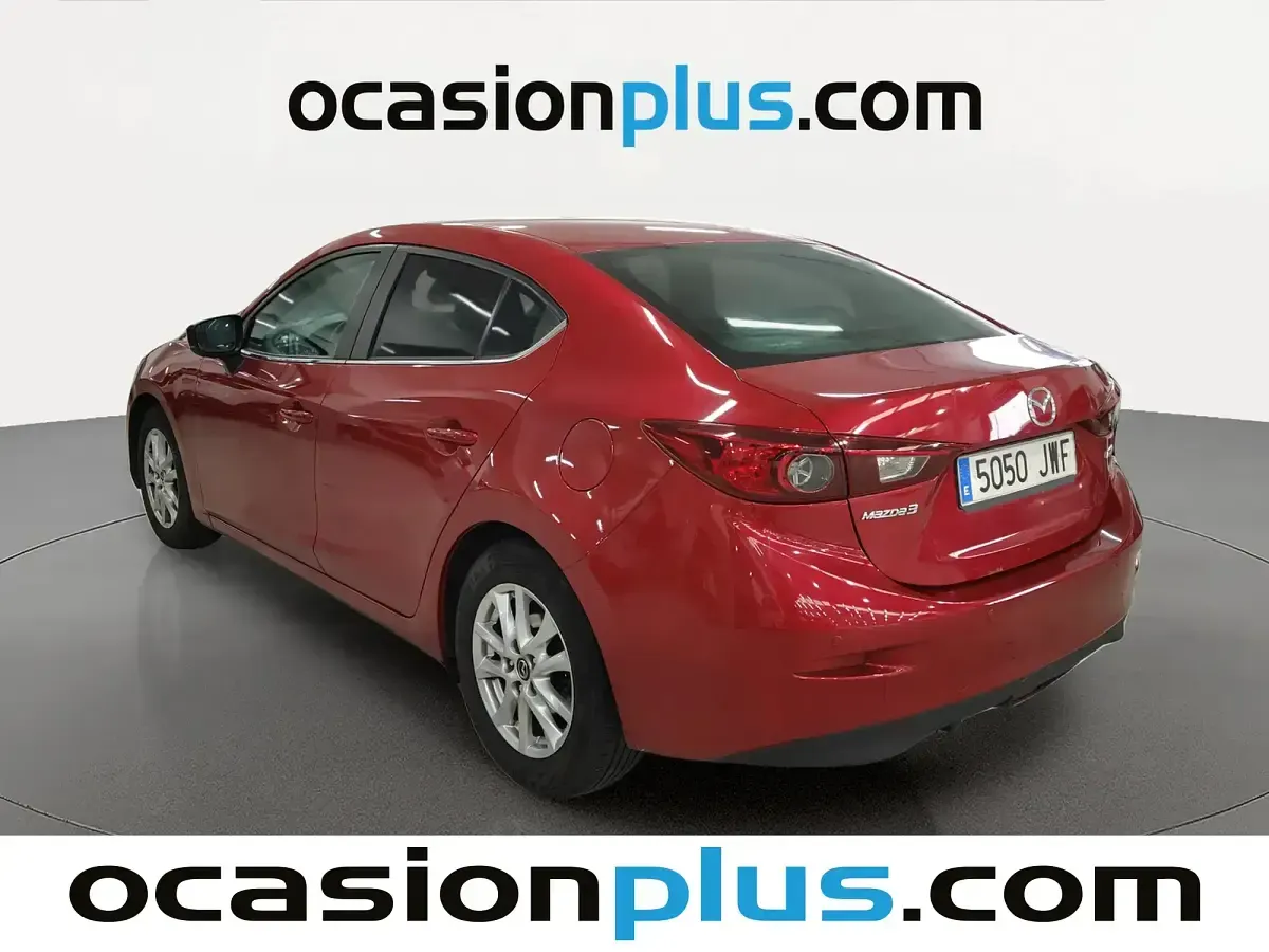 Käytetty Mazda 3 Style 150 HP (110 kW) 2017 Punainen Sedan