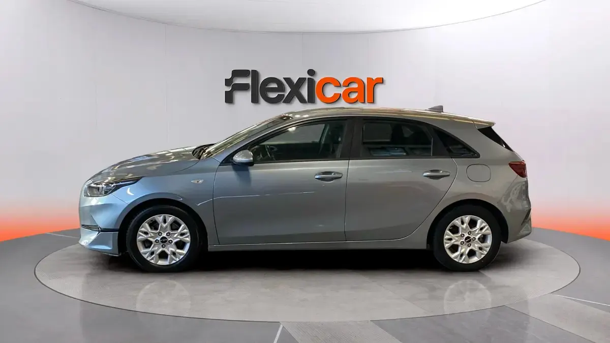 Usado Kia Ceed 101 CV (74 kW) 2021 Gris Utilitario