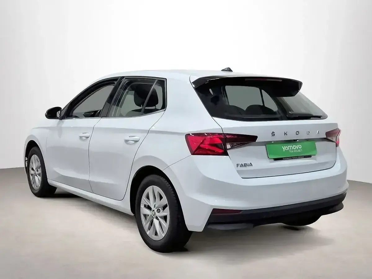 Usado Skoda Fabia Ambition 95 CV (69 kW) 2022 Blanco Utilitario