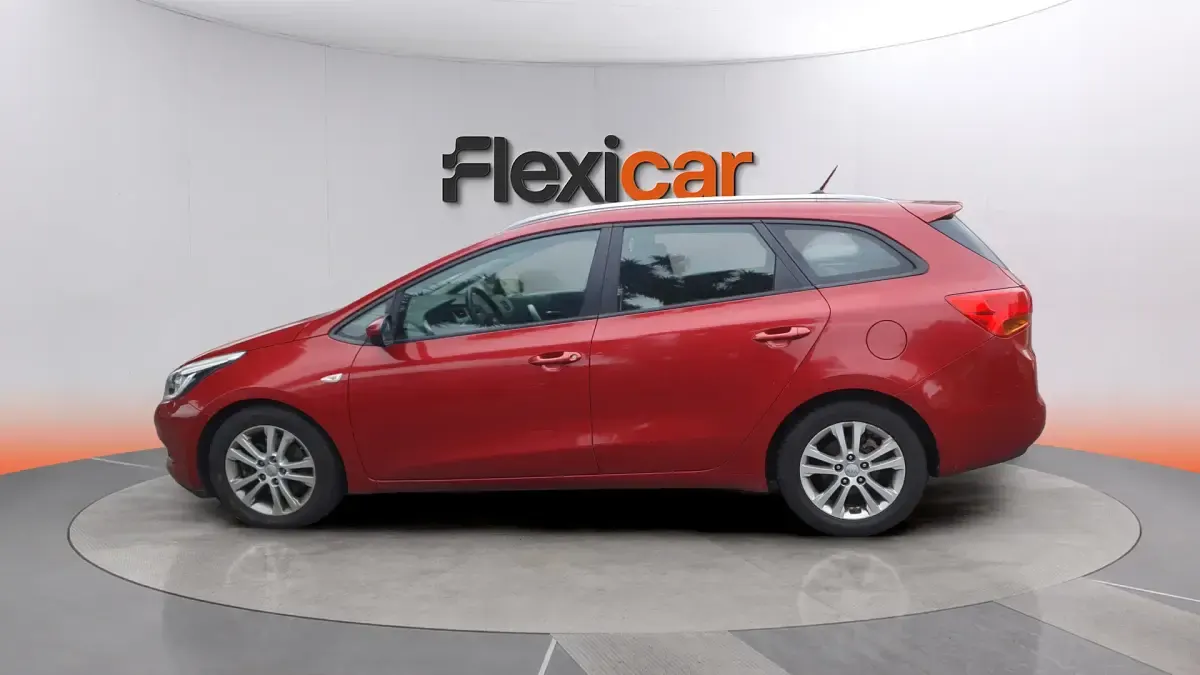 Usado Kia Ceed 101 CV (74 kW) 2014 Granate Utilitario