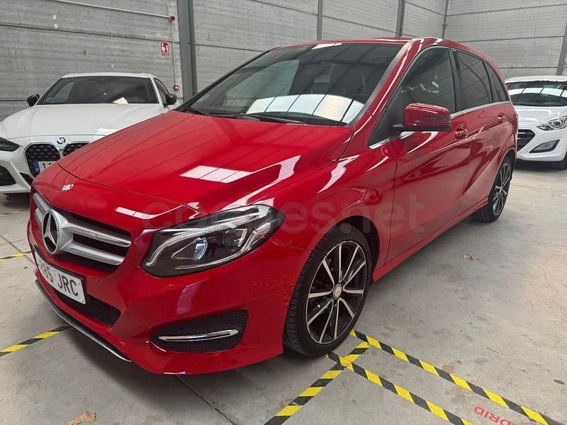 Usado Mercedes B180 AMG line 109 CV (80 kW) 2016 Rojo Monovolumen