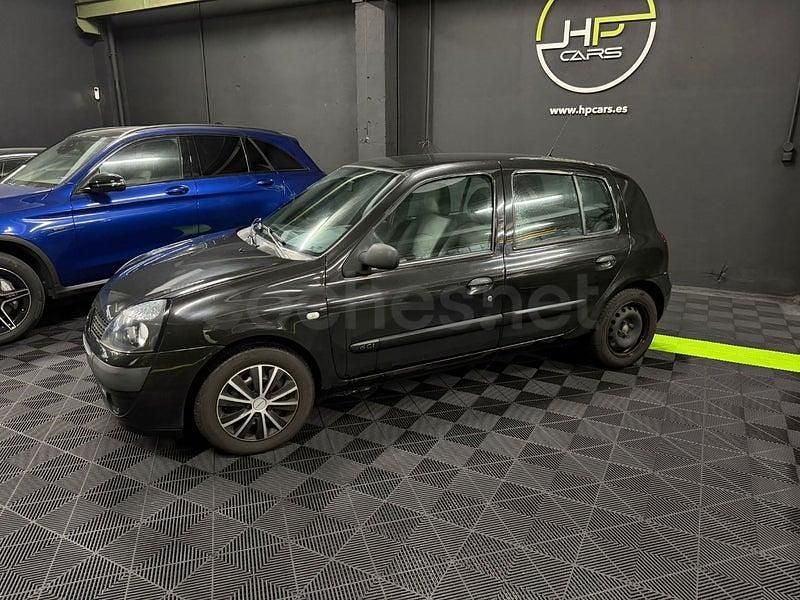 Usado Renault Clio II Authentique 65 CV (47 kW) 2003 Negro Berlina