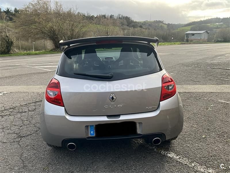 Usado Renault Clio II 200 CV (147 kW) 2010 Gris / plata Berlina