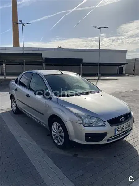 Usado Ford Focus Trend 115 CV (84 kW) 2006 Gris / plata Berlina