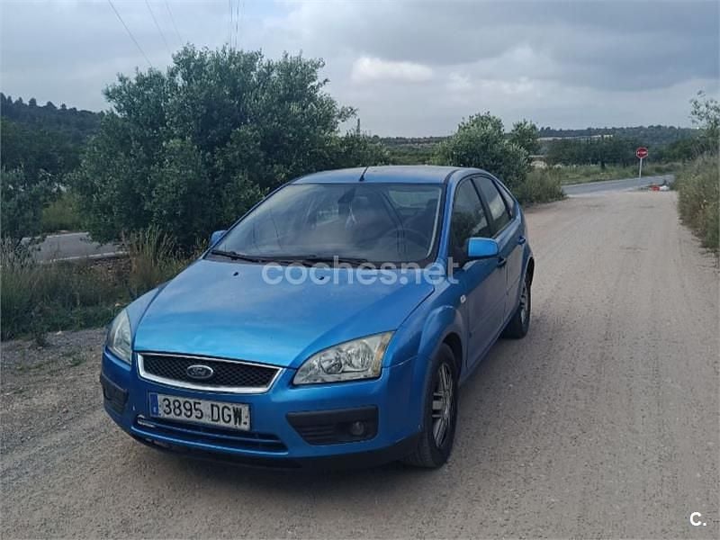 Usado Ford Focus Titanium 136 CV (100 kW) 2005 Azul Berlina