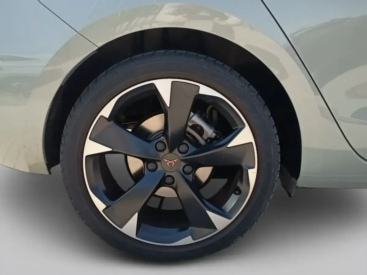 Usado Cupra Leon 150 CV (110 kW) 2024 Beige