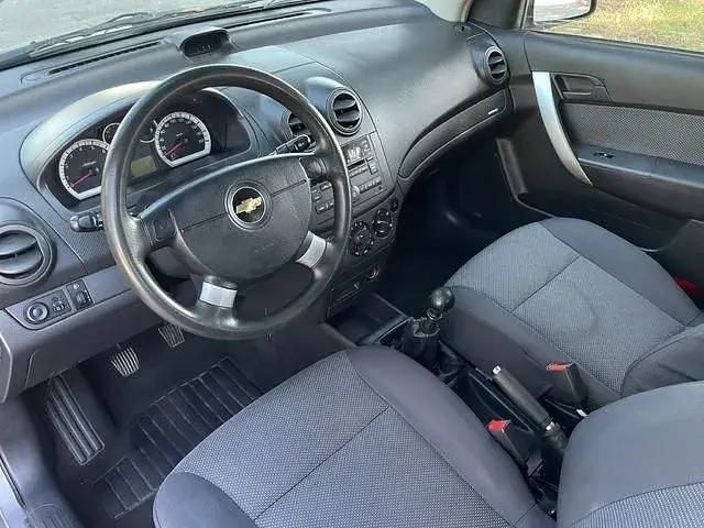 Usado Chevrolet Aveo LS 101 CV (74 kW) 2010 Gris / plata Berlina