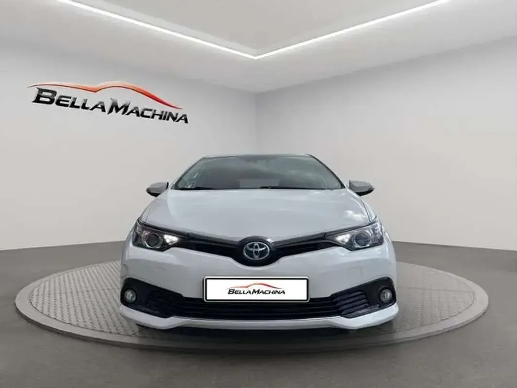 Usado Toyota Auris Hybrid Edition 136 CV (100 kW) 2018 Blanco Utilitario