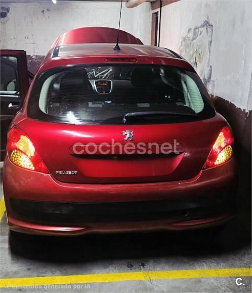 Usado Peugeot 207 70 CV (51 kW) 2008 Rojo Berlina
