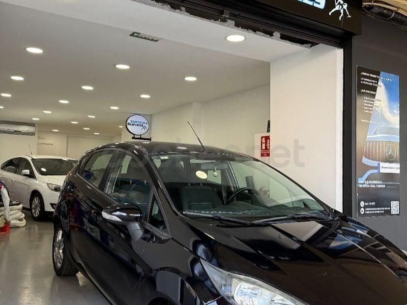 Usado Ford Fiesta Trend 82 CV (60 kW) 2016 Negro Berlina