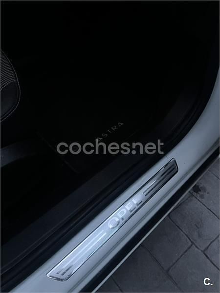 Blanco Usado 2010 Opel Astra Sport Berlina | 5670 € (Buen precio) - Imagen 1/4
