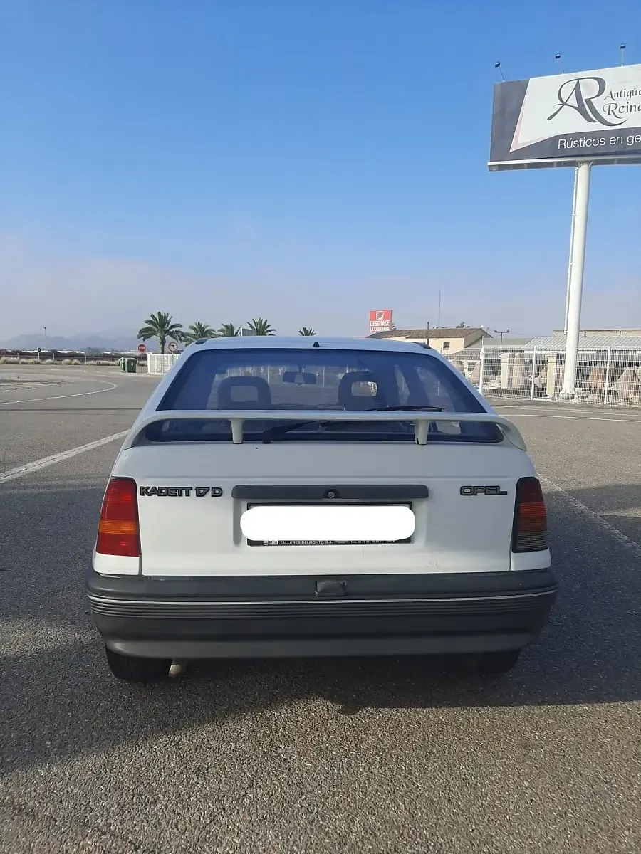 Usado Opel Kadett 57 CV (41 kW) 1990 Blanco Utilitario