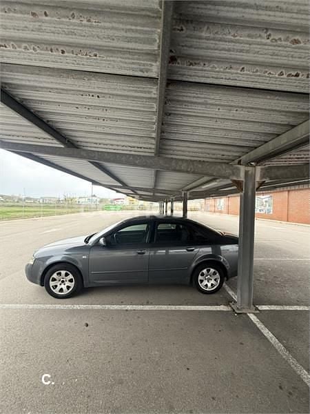 Usado Audi A4 150 CV (110 kW) 2002 Gris / plata Berlina