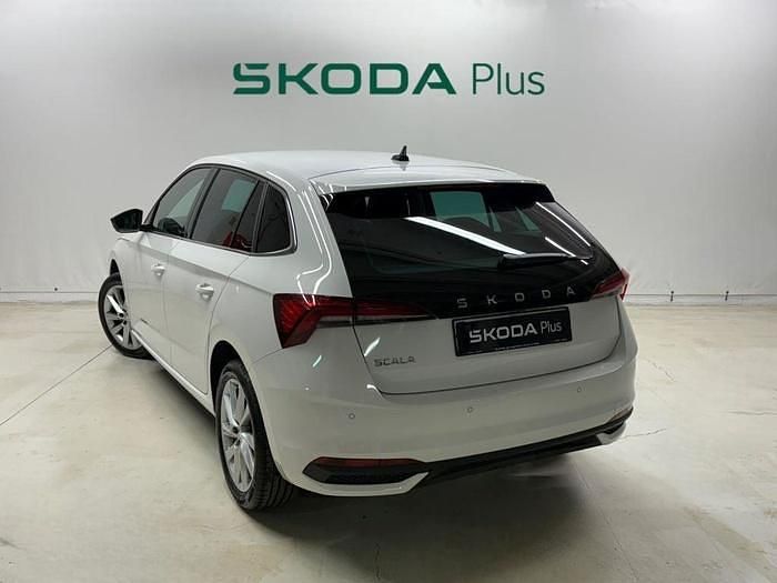 Usado Skoda Scala Selection 115 CV (84 kW) 2024 Blanco Utilitario