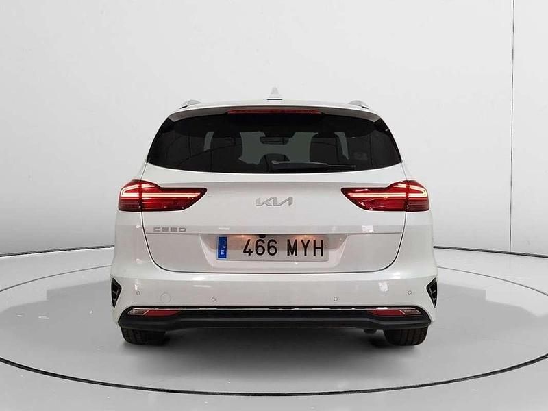 Usado Kia Ceed Style 102 CV (75 kW) 2025 Blanco Utilitario