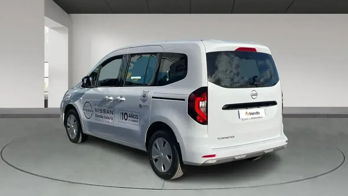 Käytetty Nissan Townstar N-Connecta 130 HP (95 kW) 2025
