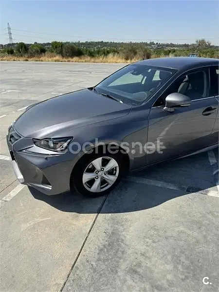 Usado Lexus IS300h 223 CV (164 kW) 2017 Gris / plata Berlina