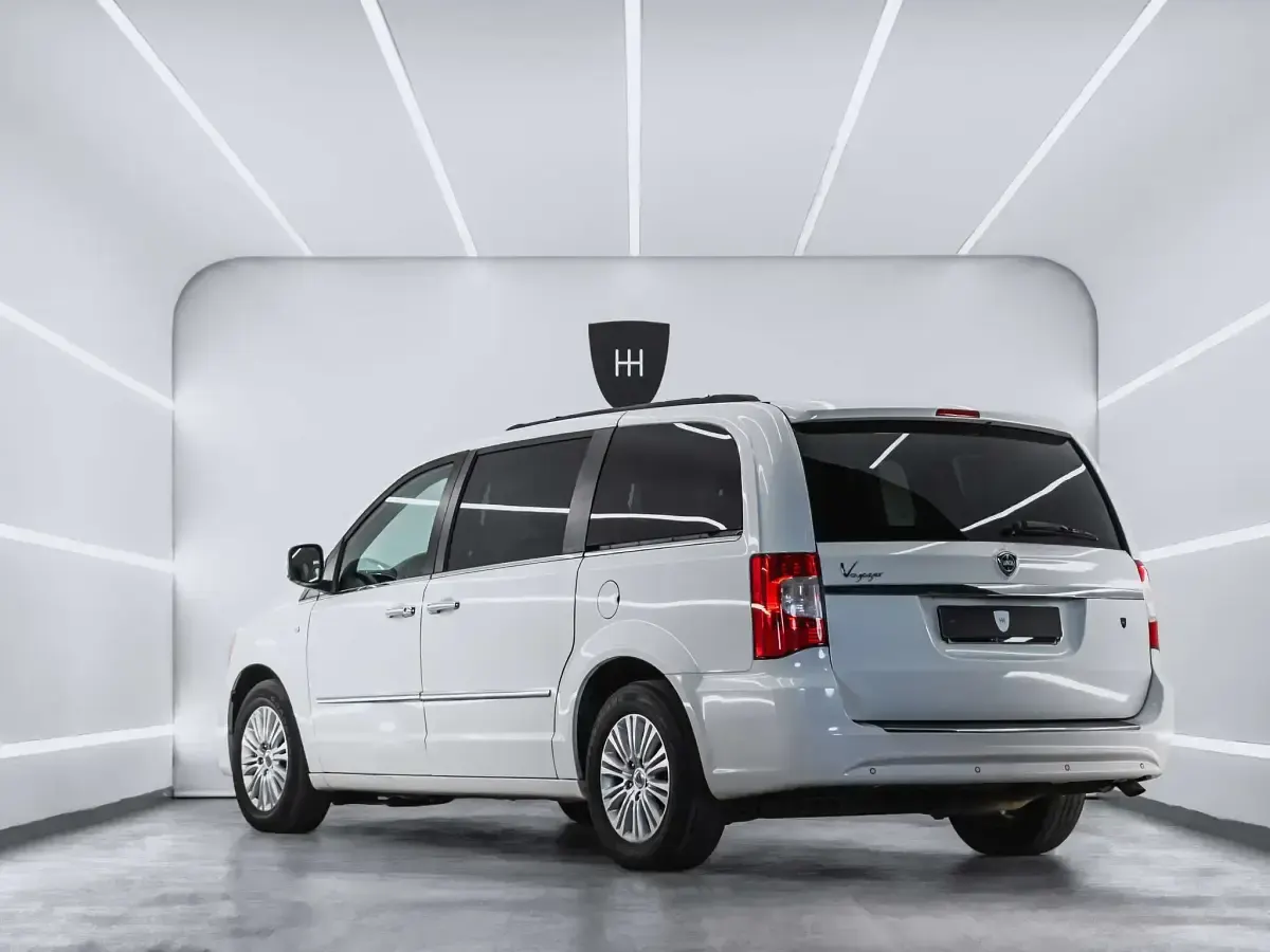 Usado Lancia Voyager Gold 163 CV (119 kW) 2012 Blanco Monovolumen