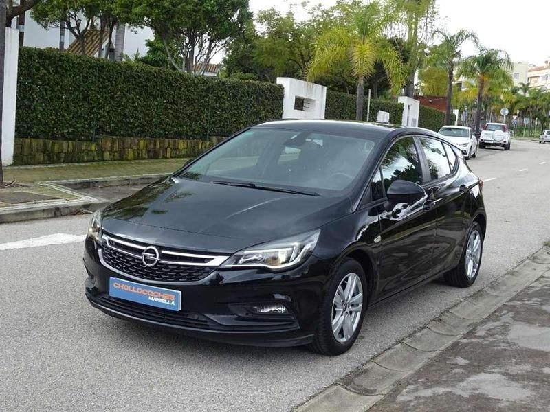 Usado Opel Astra Dynamic 125 CV (91 kW) 2018 Azul Utilitario