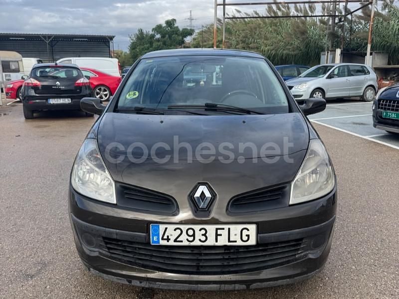 Beige Usado 2007 Renault Clio II Authentique Berlina | 2999 € (Precio justo) - Imagen 1/4