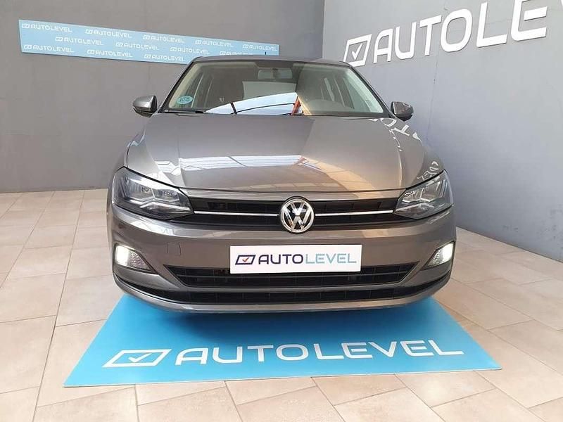 Usado VW Polo Advance 95 CV (69 kW) 2020 Gris Utilitario