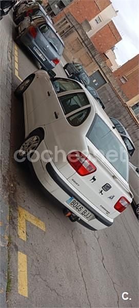 Usado Seat Cordoba Stella 68 CV (50 kW) 2001 Blanco Berlina