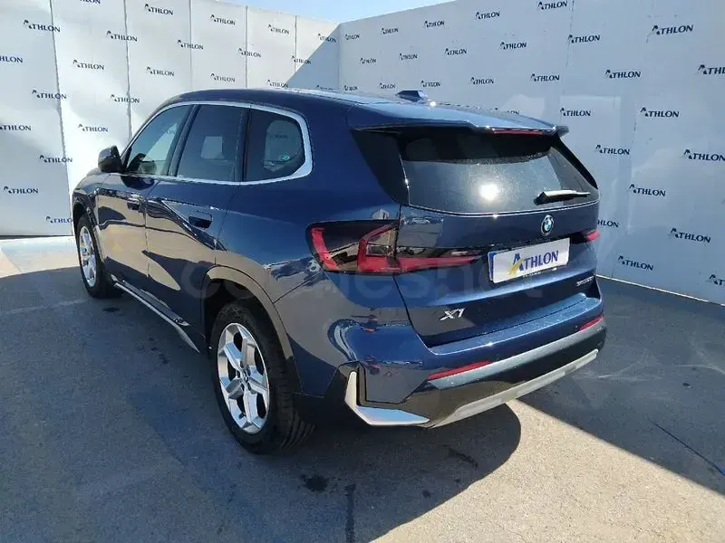 Käytetty BMW X1 Comfort Edition 170 HP (125 kW) 2024 Sininen Katumaasturi
