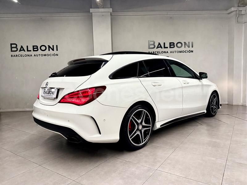 Usado Mercedes CLA220 Shooting Brake AMG line 177 CV (130 kW) 2016 Blanco Familiar