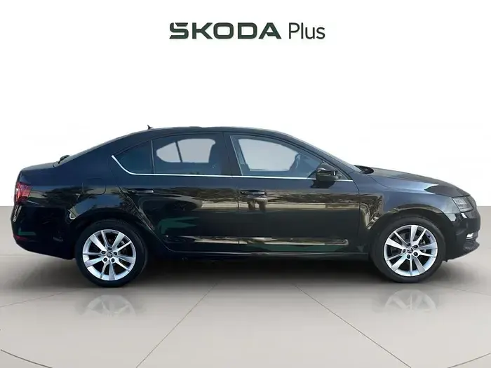 Usado Skoda Octavia Ambition 115 CV (84 kW) 2021 Negro