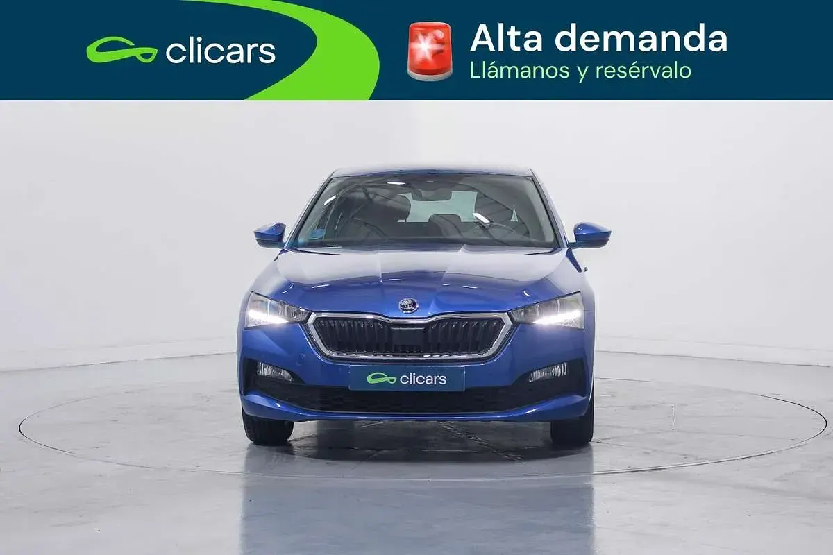 Usado Skoda Scala Ambition 95 CV (69 kW) 2022 Azul Utilitario