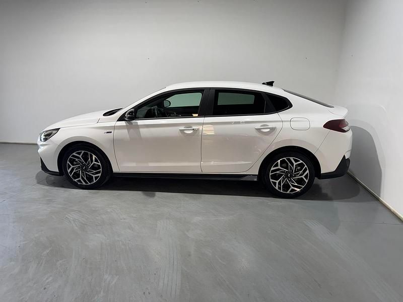 Usado Hyundai i30 N Line 100 CV (73 kW) 2024 Blanco Berlina
