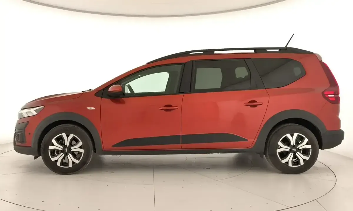 Usado Dacia Jogger Expression 110 CV (80 kW) 2024 Naranja Monovolumen