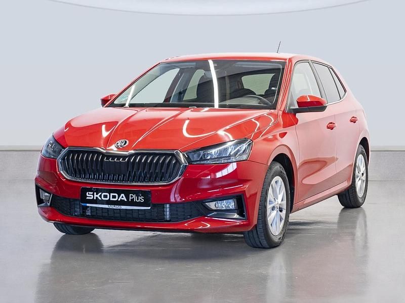 Rojo Usado 2024 Skoda Fabia Selection Berlina | 16.900 € (Super precio) - Imagen 1/4