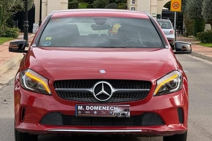 Usado Mercedes A180 122 CV (89 kW) 2017 Rojo Berlina