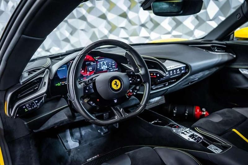 Usado Ferrari SF90 1001 CV (736 kW) 2022 Amarillo Coupe