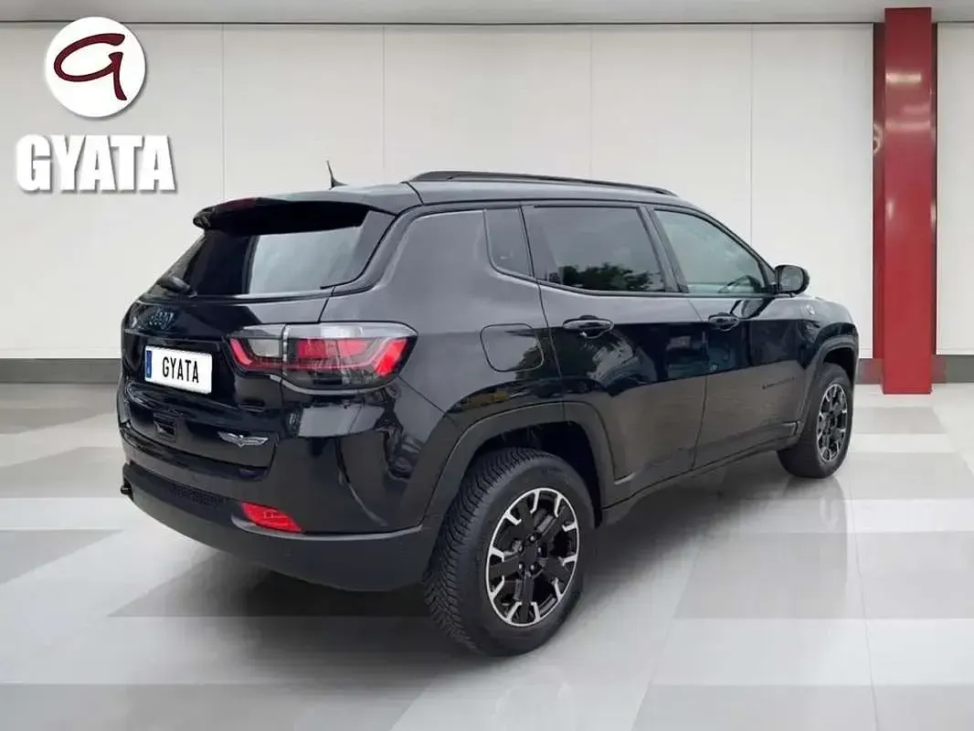 Usado Jeep Compass Trailhawk 241 CV (177 kW) 2022 Negro SUV