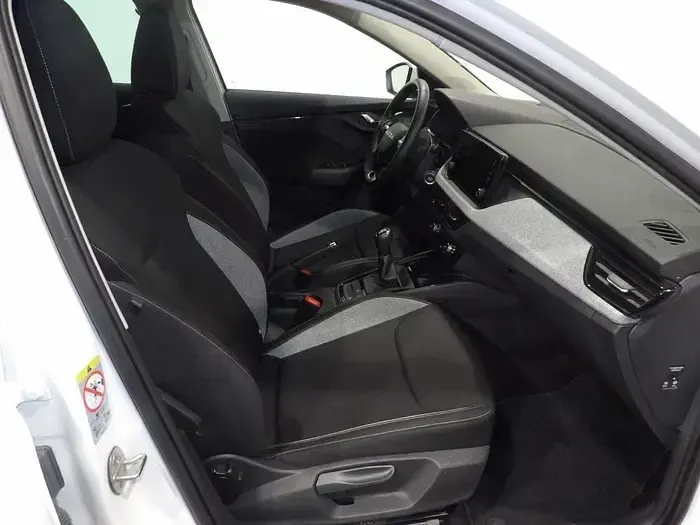 Usado Skoda Scala Selection 115 CV (84 kW) 2025 Blanco Utilitario