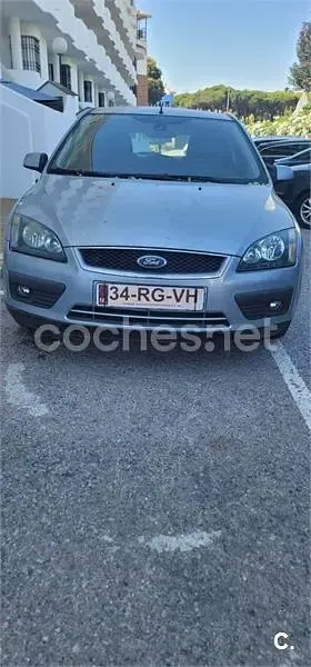 Usado Ford Focus Trend 100 CV (73 kW) 2005 Gris / plata Berlina