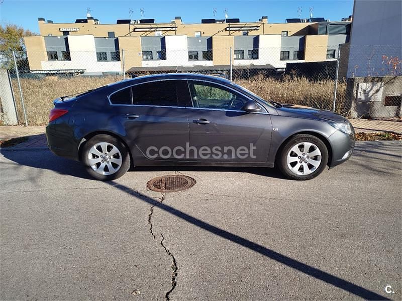 Usado Opel Insignia Edition 140 CV (102 kW) 2009 Gris / plata Berlina