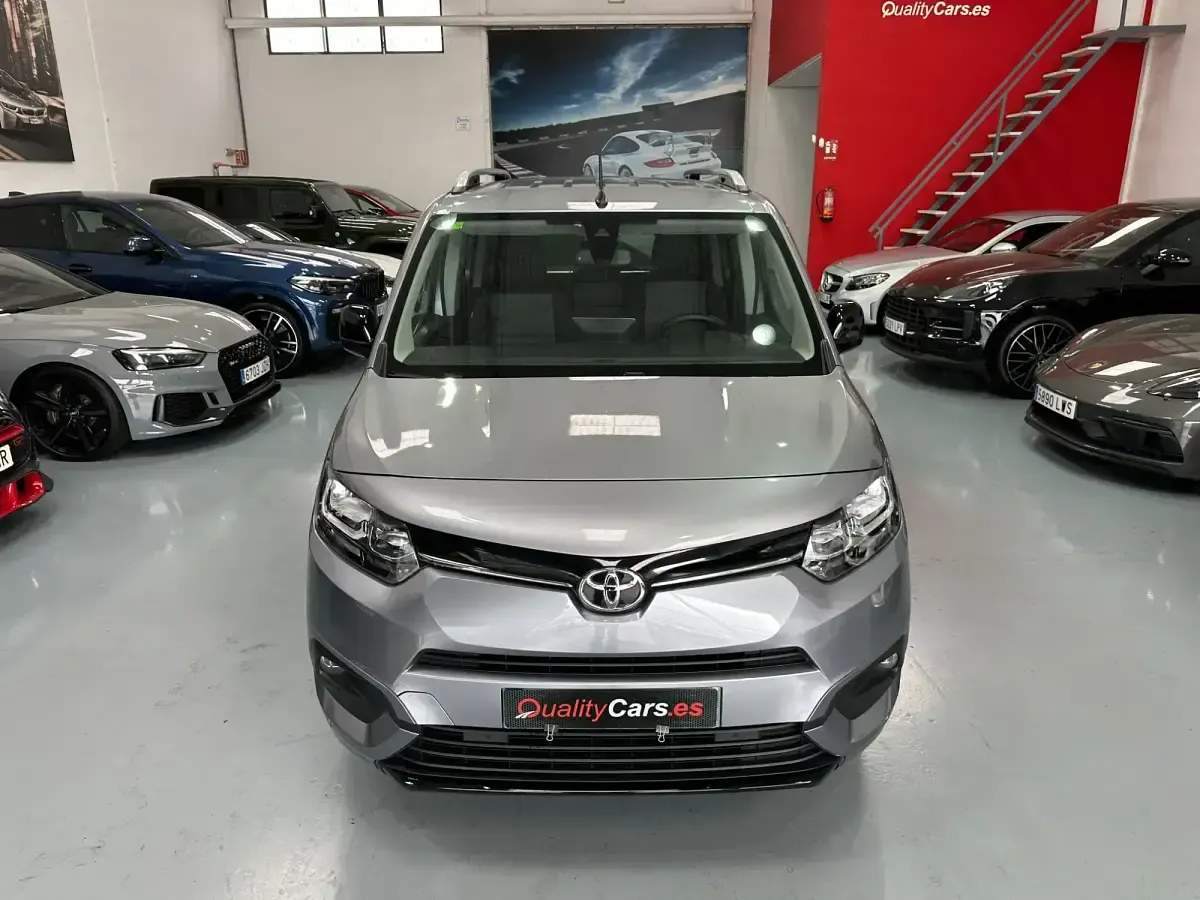 Usado Toyota Proace Verso Active 131 CV (96 kW) 2022 Gris / plata Familiar
