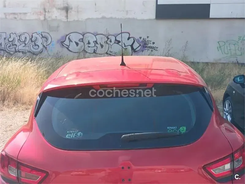 Usado Renault Clio IV Expression 90 CV (66 kW) 2013 Granate Berlina