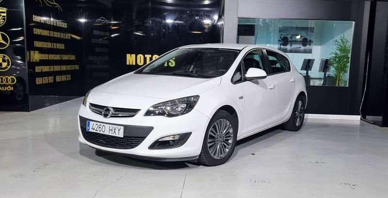 Usado Opel Astra Excellence 110 HP (80 kW) 2015 Branco Citadino