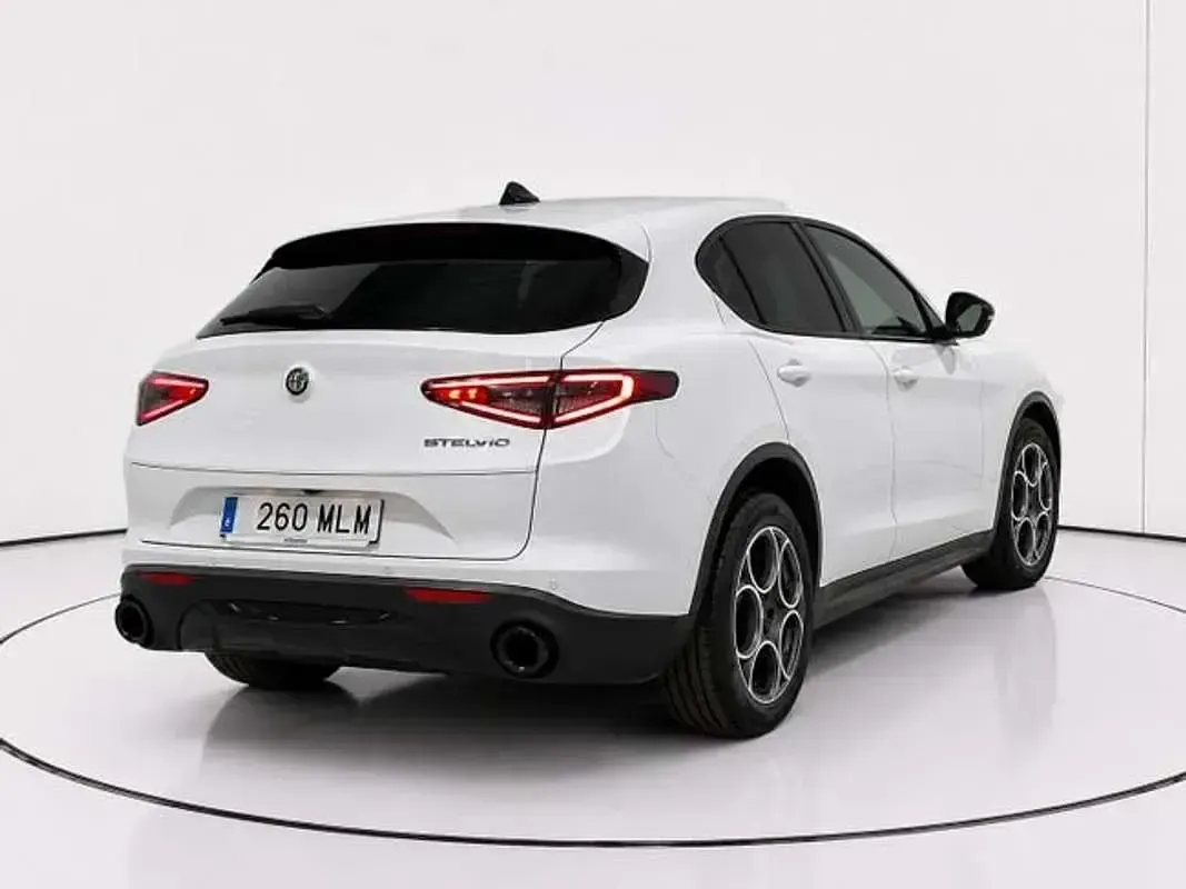 Usado Alfa Romeo Stelvio Sprint 160 CV (117 kW) 2023 Blanco SUV