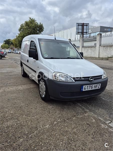 Usado Opel Combo Essentia 100 CV (73 kW) 2011 Blanco Monovolumen