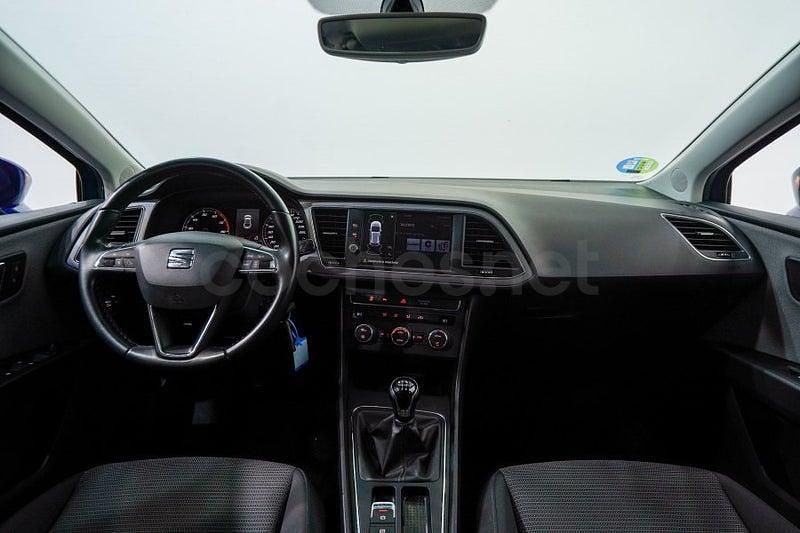 Usado Seat Leon Style 110 CV (80 kW) 2018 Azul Berlina