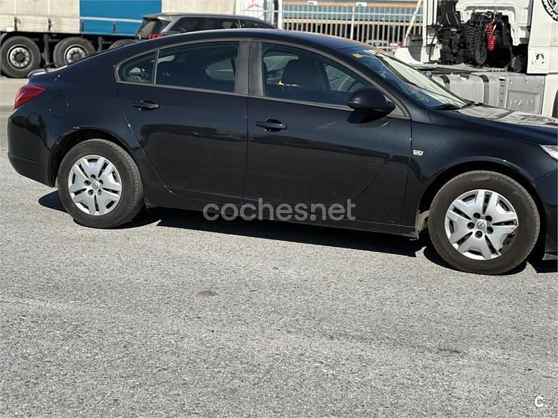 Usado Opel Insignia Edition 110 CV (80 kW) 2010 Negro Berlina