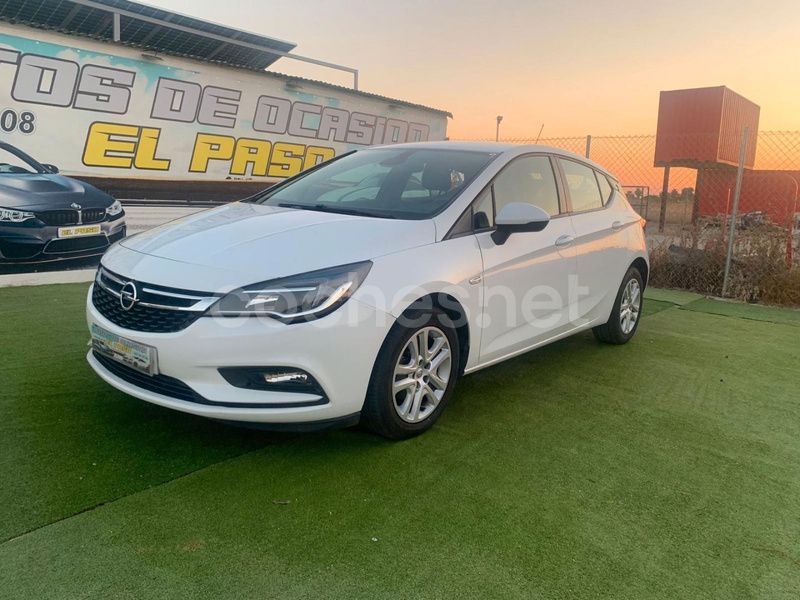 Blanco Usado 2017 Opel Astra Business Berlina | 8499 € (Precio justo) - Imagen 1/4