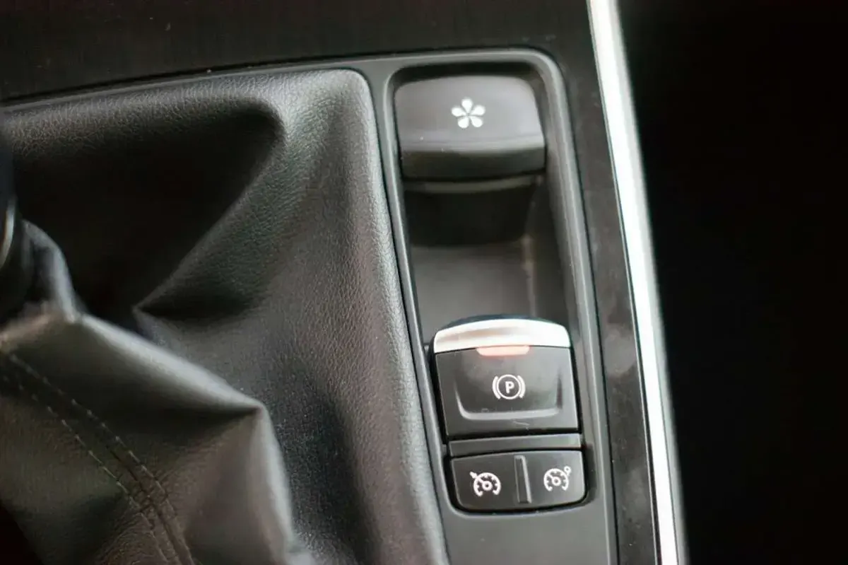 Usado Renault Scenic E-Tech LIMITED 139 CV (102 kW) 2018 Blanco Monovolumen