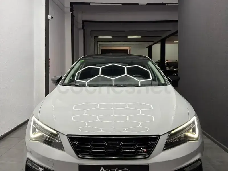 Käytetty Seat Leon FR 150 HP (110 kW) 2018 Valkoinen Sedan