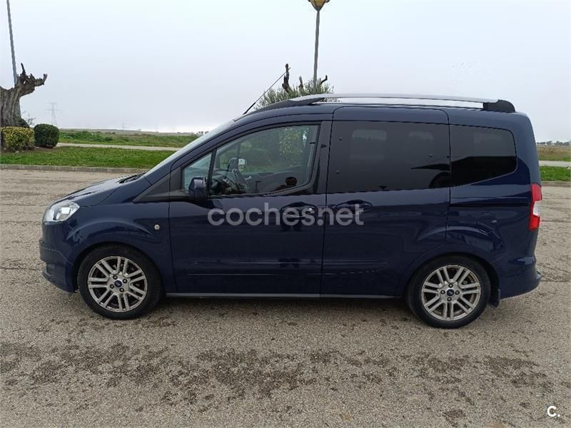 Usado Ford Tourneo Courier Titanium 95 CV (69 kW) 2017 Azul Monovolumen